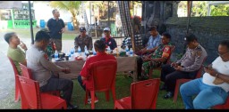 Anggota Ramil 0816/07 Krembung Laksanakan Pam Perayaan Hari Raya Kuningan dan Piodolan di Pura Margowening