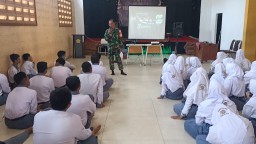 MELALUI PROGRAM BABINSA GOES TO SCHOOL, KORAMIL 0816/14 TAMAN BERIKAN MATERI WASBANG DAN PBB DI SMP ULUL ALBAB BEBEKAN