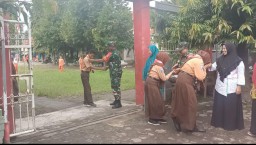 Anggota Ramil 0816/07 Krembung Laksanakan Program Babinsa Masuk Sekolah di SMP Persatuan Kec. Krembung