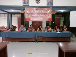 BABINSA KORAMIL 0816/16 WARU, MENGHADIRI PELANTIKAN ANGGOTA PANWASLU DESA SE KEC WARU