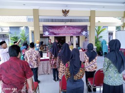 Babinsa Koramil 0816/11 Tarik Serma Junaidi Hadiri Pelantikan Dan Bimtek Pantarlih Di Desa Mindugading