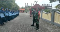 Babinsa 0816/01 Sidoarjo Go to Scholl ke SMP Islam Sidoarjo.
