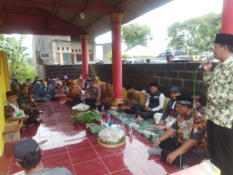 Babinsa Koramil 0816/12 Prambon hadiri acara syukuran di Punden Mbah Rawi Bulang