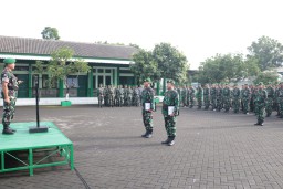 Dandim 0816/Sidoarjo berikan penghargaan kepada Babinsa yang berprestasi