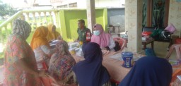 Babinsa Koramil 05/Tulangan Dampingi Kegiatan Posyandu Lansia Desa Binaan