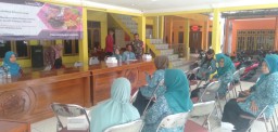 Babinsa Koramil 05/Tulangan monitoring Program Pengabdian Masyarakat-Edukasi Clean Produktion dan Pengolahan Produk Turunan Buah Jambu Merah Dari universitas