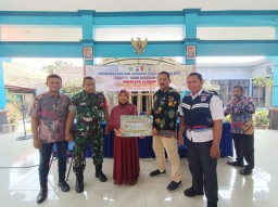 Babinsa Koramil 0816/01 Desa Lebo pendampingan pembagian BLT dana desa