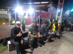 Babinsa Koramil 0816/12 Prambon bersama Pemdes Watutulis gelar Patroli Cipta Kondisi Kamtibmas