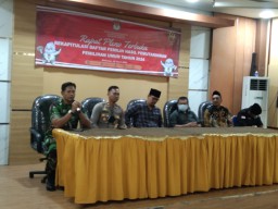 Danramil 0816/01 Kodim Sidoarjo Hadiri Rapat Pleno terbuka Rekapitulasi DPPHP Pemilu 2024 tingkat PPK Sidoarjo.