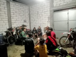 Babinsa Koramil 0816/15 Sukodono, Ingatkan Pemuda Berbuat Positif