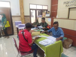 Babinsa Koramil 0816/01 Suko Pendampingan program sertifikat tanah PTSL