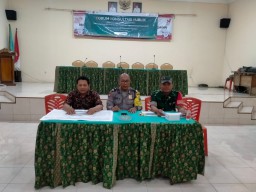 Babinsa 0816/01 Sarirogo Sidoarjo dampingi Tim Regsosek BPS di wilayah binaannya.