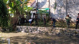Kodim 0816/Sidoarjo laksanakan karya bakti bersih Sungai bersama masyarakat