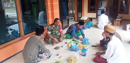 Babinsa Penatarsewu Mlaks Giat Komsos Dengan Tokoh Agama Bapak M.H Bisri Mustofa Ketua PAC GP Ansor Kec.Tanggulangin