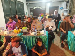 Danramil 0816/15 Sukodono Bersama Kapolsek Dan Muspika Kec Sukodono Hadiri Pentas Seni ludruk