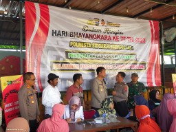Danramil 0816/06 Tanggulangin Kapten ARH Muklis Hariyanto Hadiri Undangan Giat Bakti Sosial