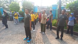 Koramil 0816/16 Waru bersama Forkopimka Waru melaksanakan senam SKJ 88