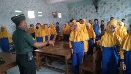 Anggota Babinsa Koramil 0816/06 Tanggulangin Berikan Materi Wawasan Kebangsaan
