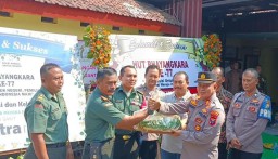 Danramil 0816/11 Tarik Beserta Anggota Berikan Kejutan Dalam Rangka HUT Polri Di Polsek Tarik