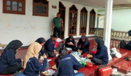 Sertu Aviv Ashab Babinsa Desa Kalisampurno Giat Pendampingan Mahasiswa Yang Sedang KKN