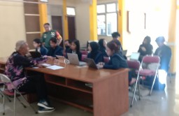 Para Babinsa Koramil 0816/09 Krian dalam rangka pendampingan bagi Mahasiswa Unbra yang melaksanakan MMD