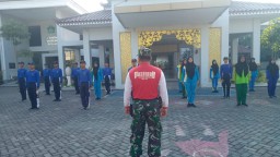 Babinsa Koramil 0816/15 Sukodono Latih Paskibra Tingkat Kecamatan