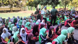 Sinergi TNI dengan Sekolah Berikan Materi Wasbang dan PBB Pada MPLS SMK Islam Krembung.