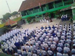 Wujudkan Karakter Bangsa, Danramil 0816/12 Jadi Irup Upacara di SMK Maarif NU Prambon