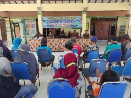 Pendampingan Penyaluran BLT DD Merupakan Bentuk Sinergisitas Babinsa Sumberrejo Dengan Apdes