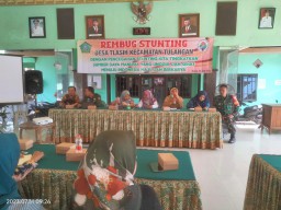 Babinsa Koramil 0816/05 Rembug Stunting bersama Kader Posyandu Desa Tlasih
