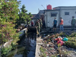 Karya Bakti TNI wujudkan sikap gotong royong TNI bersama warga