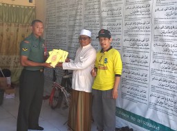 Karya Bakti Kodim Sidoarjo Serahkan Bantuan Al Quran Dan Pemasangan Paving Akses Jalan Utama