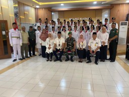 Danramil 0816/01 Sidoarjo mengukuhkan Paskibra HUT RI ke 78 Kecamatan Sidoarjo