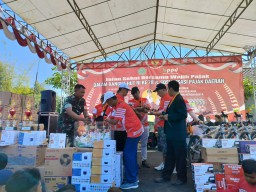 Babinsa 0816/01 Sekardangan hadiri lomba karnaval dan jalan sehat bersama dengan warga binaannya.