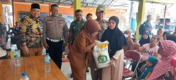 Babinsa &amp; Bhabinkamtibmas Kebaron Monitoring Bantuan Sosial Beras di Wilayah Binaan
