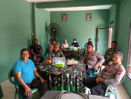 WUJUD SINERGITAS TNI-POLRI KORAMIL 0816/14 TAMAN TERIMA UCAPAN SELAMAT HUT TNI KE-78