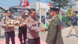 Ucapkan Selamat HUT TNI ke 78, Kapolsek Tulangan &amp; Camat Tulangan Bersama Jajarannya Datangi Koramil 0816/05
