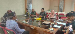 Peltu Lukman Babinsa Koramil 0816/05 Tulangan Mewakili Danramil Hadiri Kegiatan Surveior Akreditasi Dari Dinas Kesehatan Kabupaten