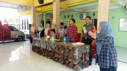 Tingkatkan Kesejahteraan Keluarga dan Kependudukan, Babinsa Koramil Wonoayu Hadiri Kegiatan Pertemuan Rutin PPKBD