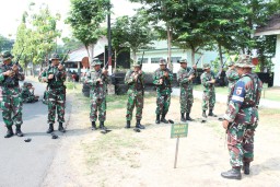 Anggota Kodim 0816/Sidoarjo Melaksanakan Latihan Menembak Senjata Ringan