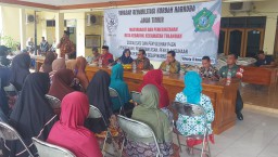 Babinsa &amp; Bhabinkamtibmas Kebaron Pendampingan &amp; Monitoring Bantuan Sosial Beras di Desa Kebaron