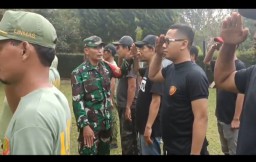 Babinsa Koramil 0816/16 Waru Latih PBB dalam Acara Peningkatan Kapasitas Linmas