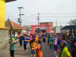 Jalin Kebersamaan Dan Keharmonisan Koramil dan Muspika Lakukan Senam Bersama.