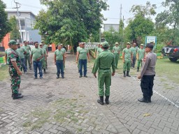 Pembinaan dan Peningkatan Kapasitas Anggota Linmas di desa Krembung menghadapi Pemilu Tahun 2024