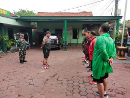 Jaga Kebugaran, Danramil 0816/15 Sukodono Pimpin Latihan Fisik