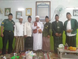 Babinsa 0816/09 Krian Hadiri Acara KUBRO Muslimat NU Sekecamatan Krian di Desa Gamping, Kabupaten Sidoarjo