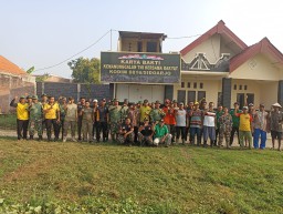 Karya Bakti Kemanunggalan TNI bersama Rakyat Kodim 0816 Tahun 2023 Pembersihan Saluran Air