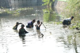 Dandim 0816/Sidoarjo : TNI Satu Hati Bersama Masyarakat lakukan Karya Bakti untuk Lingkungan Bersih