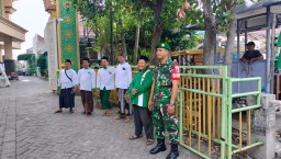 Babinsa Koramil 0816/16 Waru Hadiri Kegiatan Pengajian Ahad Kliwon Gabungan 5 WCNU Kec. Waru