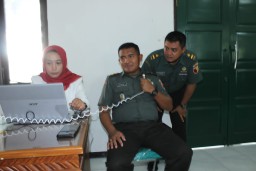 Kodim 0816/Sidoarjo dan Kimia Farma Sidoarjo Mengadakan Pemeriksaan dan Pengobatan Gratis dalam Rangka Memperingati Hari Juang TNI AD ke-78 dan HUT Kodam V/Brawijaya ke-75